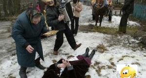 Közeleg a nőnap szerdán lesz újra,ez a vodka kifeszít az útra.Húzd el a nótám,egyelek meg Bélus,addig iszom vodkát,míg megjelenik Jézus!