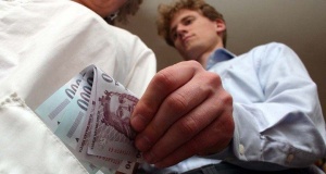 A szülész a hálapénzt követelte, de az apa tettétől belé fagyott a szó (!)